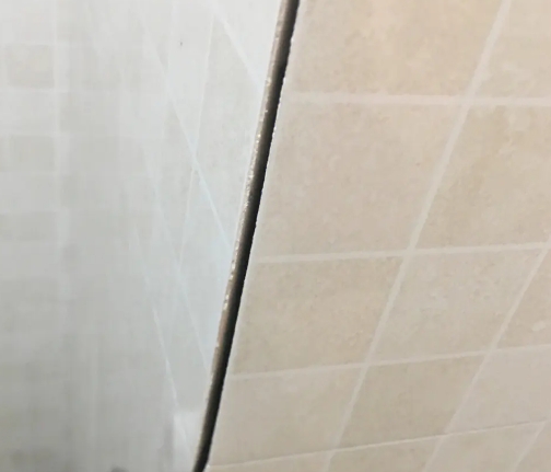 格尔木瓷砖空鼓维修公司分享阳台瓷砖脱落的修复过程可以分为以下几个步骤