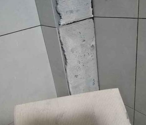 格尔木瓷砖空鼓维修公司分享下厨房瓷砖脱落的补救措施。